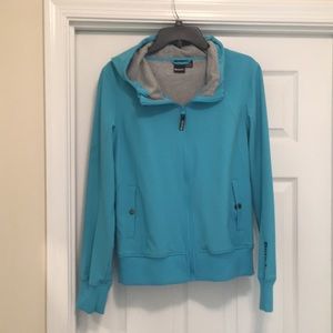 Bench jacket w hood.